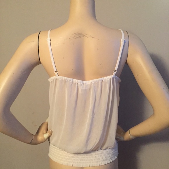 Elegant Guess Ruffle Top - Picture 2 of 6